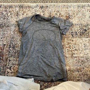 Swiftly tech lululemon shirt